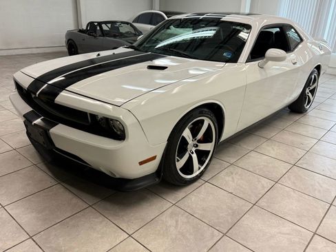 Used 2014 Dodge Challenger SRT8 w/ Harman/Kardon Audio Group image 3
