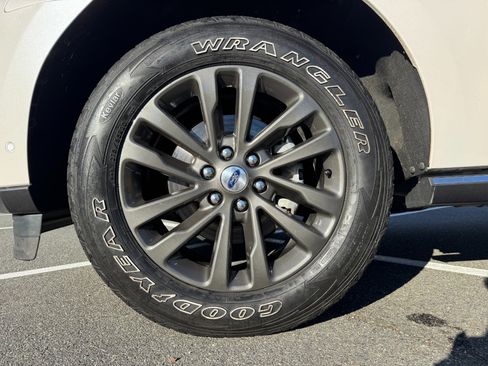 Used 2019 Ford Expedition Limited w/ Equipment Group 301A image 57