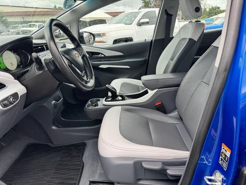 Used 2018 Chevrolet Bolt Premier w/ Driver Confidence II Package FWD image 19