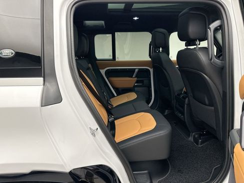 Certified 2024 Land Rover Defender 110 X-Dynamic SE AWD/4WD image 4