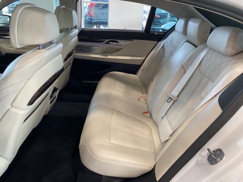 Used 2021 BMW ALPINA B7 xDrive image 27