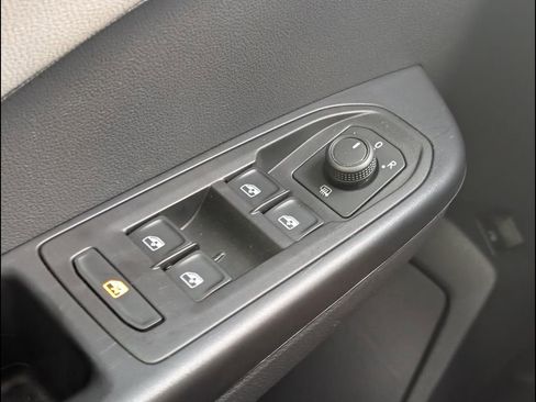 Certified 2023 Volkswagen Taos SE w/ Black Wheel Package image 11