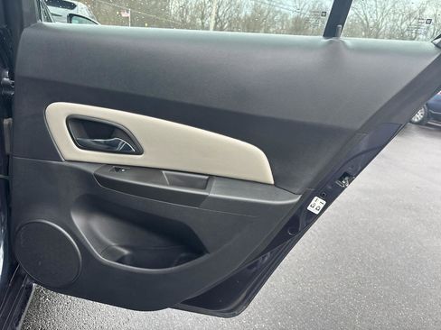 Used 2015 Chevrolet Cruze LS image 19