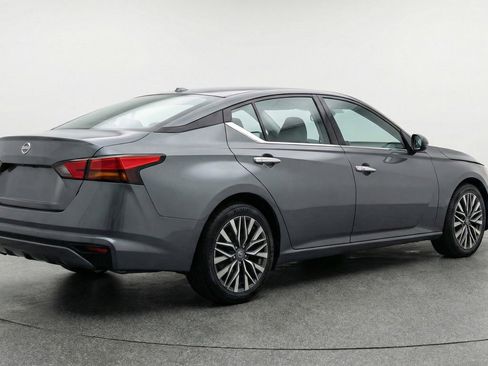 Used 2025 Nissan Altima 2.5 SV FWD image 9