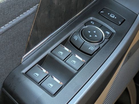 New 2026 Ford F250 Lariat w/ Black Appearance Package image 28