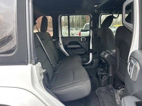 Used 2018 Jeep Wrangler Unlimited Sahara image 15