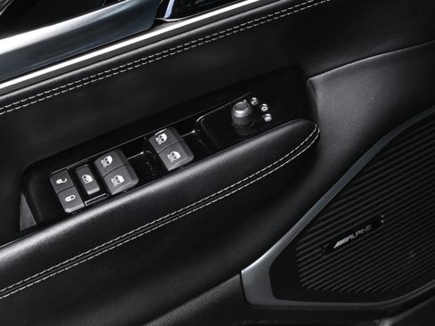 Used 2023 Jeep Wagoneer L Series II w/ Premium Group I image 28