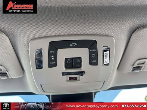 Used 2025 Toyota Sienna XLE image 37