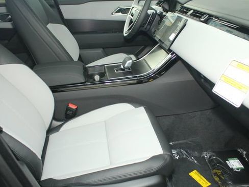 New 2026 Land Rover Range Rover Velar Dynamic SE image 3