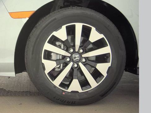 Certified 2026 Honda Odyssey EX-L image 9
