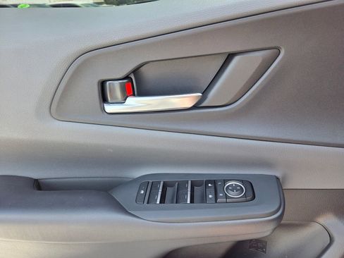 Used 2023 Toyota Prius XLE FWD image 22