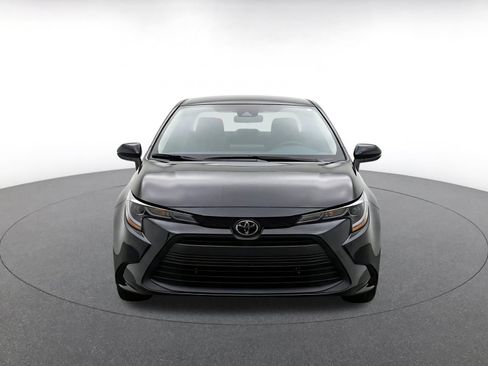 Used 2025 Toyota Corolla LE FWD image 2