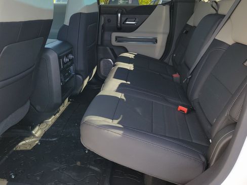 New 2026 GMC Hummer EV 4x4 Crew Cab w/ LPO, Dark Essentials Package image 7