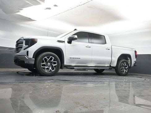 Used 2023 GMC Sierra 1500 SLE image 10