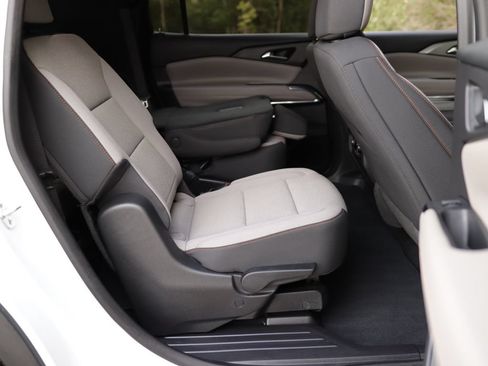 Used 2025 Chevrolet Traverse LT w/ Driver Confidence Package FWD image 32