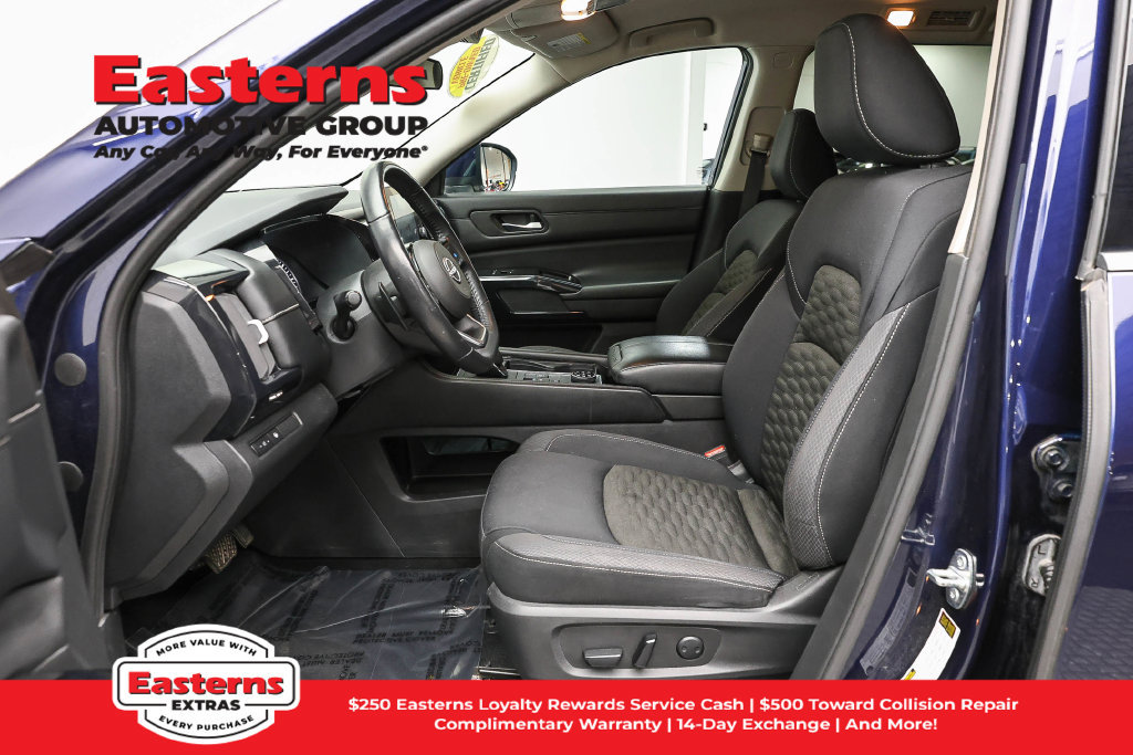 Used 2022 Nissan Pathfinder SV AWD/4WD image 15