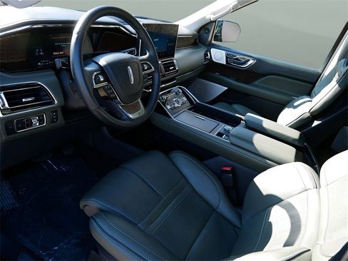 Used 2022 Lincoln Navigator Black Label image 11