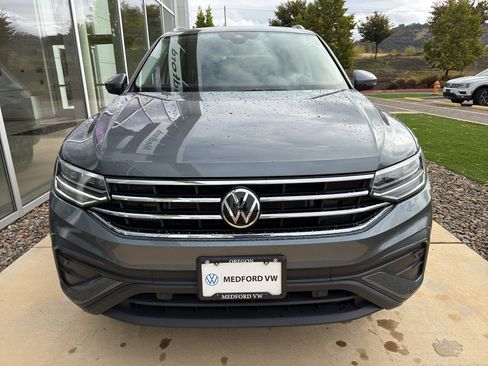 Used 2022 Volkswagen Tiguan SE image 3