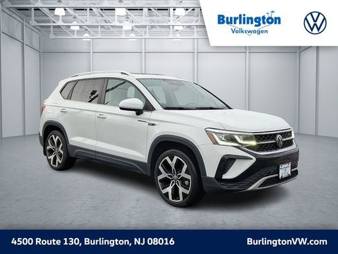 Certified 2023 Volkswagen Taos SEL image 1