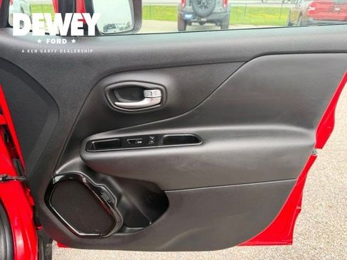 Used 2020 Jeep Renegade Altitude AWD/4WD image 32