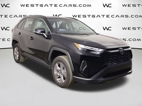 Used 2025 Toyota RAV4 XLE FWD image 40
