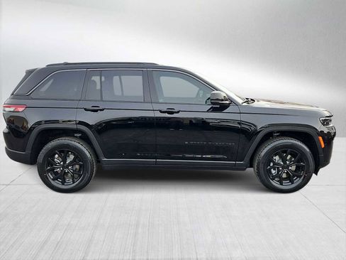 New 2026 Jeep Grand Cherokee Altitude image 9