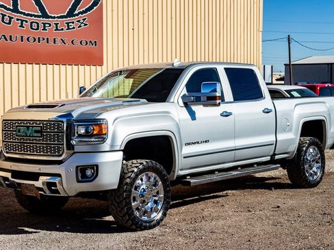 Used 2019 GMC Sierra 2500 Denali w/ Duramax Plus Package image 8