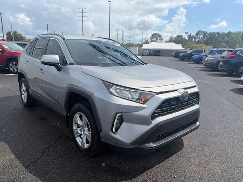 Used 2020 Toyota RAV4 XLE FWD image 1