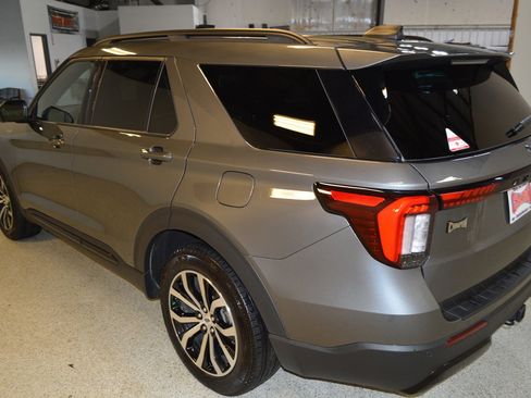 Certified 2025 Ford Explorer ST-Line image 5