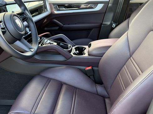 Certified 2024 Porsche Cayenne S image 4