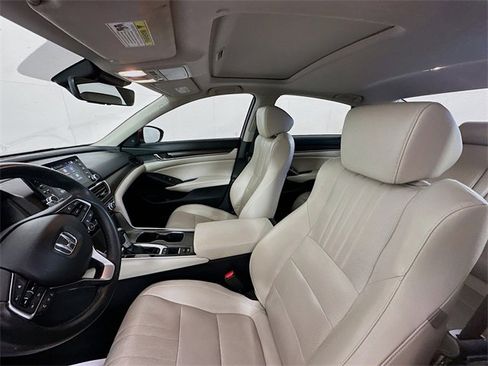 Used 2018 Honda Accord Touring image 22