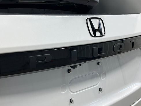 New 2026 Honda Pilot Touring image 7