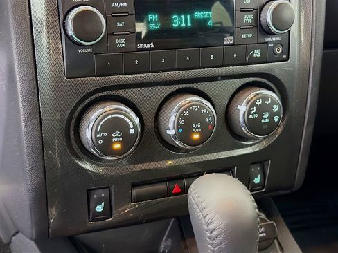 Used 2011 Dodge Challenger image 17