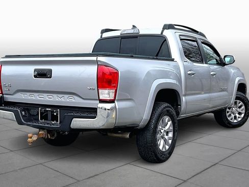 Used 2017 Toyota Tacoma SR5 w/ Tow Package image 13
