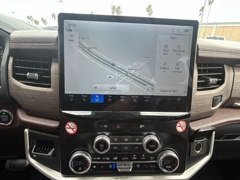 Used 2024 Ford Expedition Limited image 14