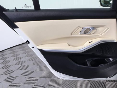 Used 2025 BMW 330i Sedan w/ Premium Package image 13