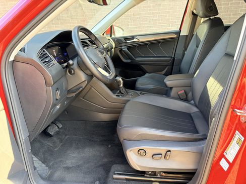 Used 2023 Volkswagen Tiguan SE FWD image 10