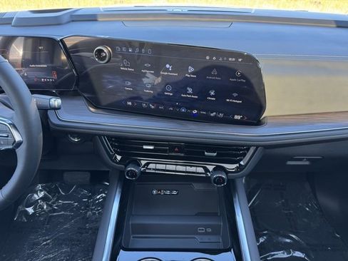 New 2026 Chevrolet Suburban Premier image 2