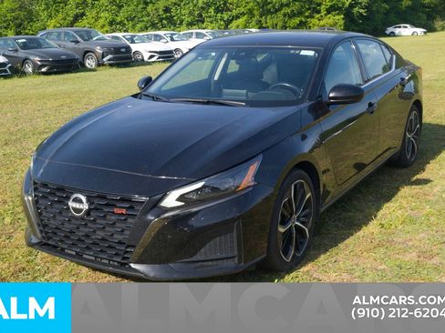 Used 2025 Nissan Altima 2.5 SR FWD image 23