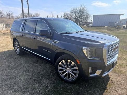 Used 2021 GMC Yukon XL Denali w/ Denali Ultimate Package image 3