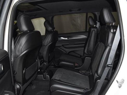 New 2025 Jeep Grand Cherokee L Altitude image 28