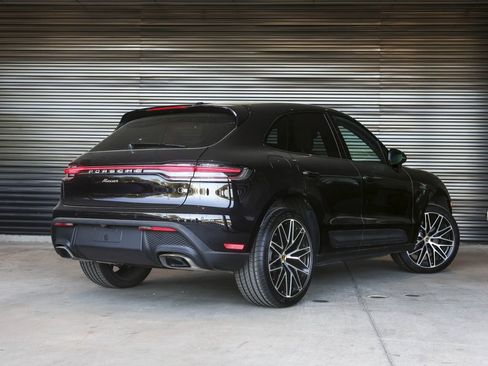 Certified 2026 Porsche Macan AWD/4WD image 7