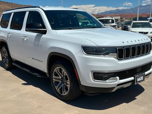 Used 2023 Jeep Wagoneer Series II AWD/4WD image 7