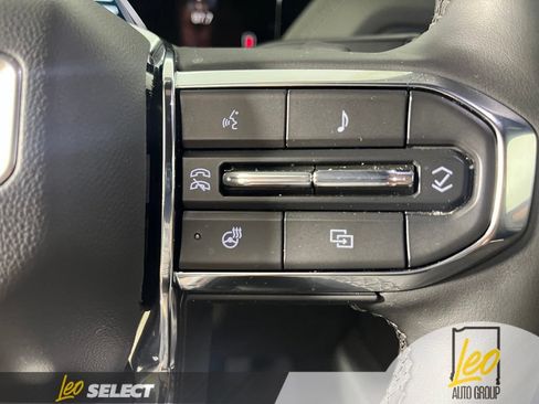 Used 2025 GMC Yukon Denali AWD/4WD image 19