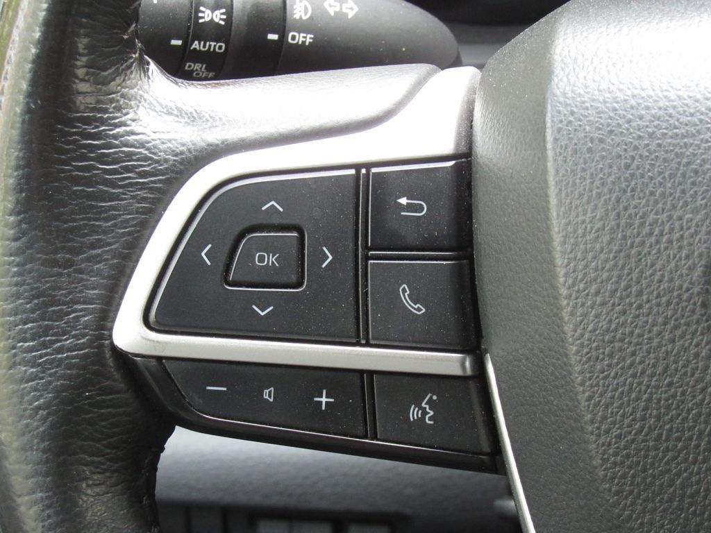 Certified 2025 Toyota Sienna XLE FWD image 28