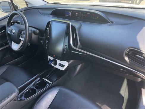 Used 2017 Toyota Prius Prime Advanced image 36