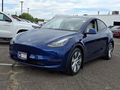 Used 2021 Tesla Model Y Long Range image 5