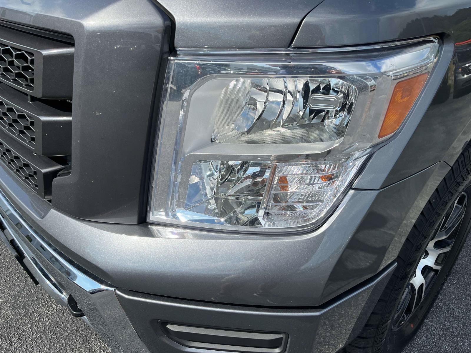 Used 2024 Nissan Titan SV w/ Accessory Utility Package AWD/4WD image 9