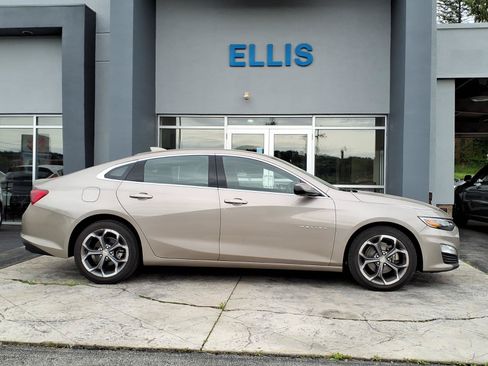 Used 2023 Chevrolet Malibu LT w/ Driver Confidence Package FWD image 2