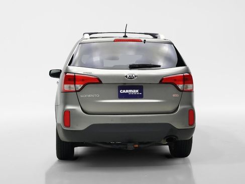 Used 2015 Kia Sorento LX image 7